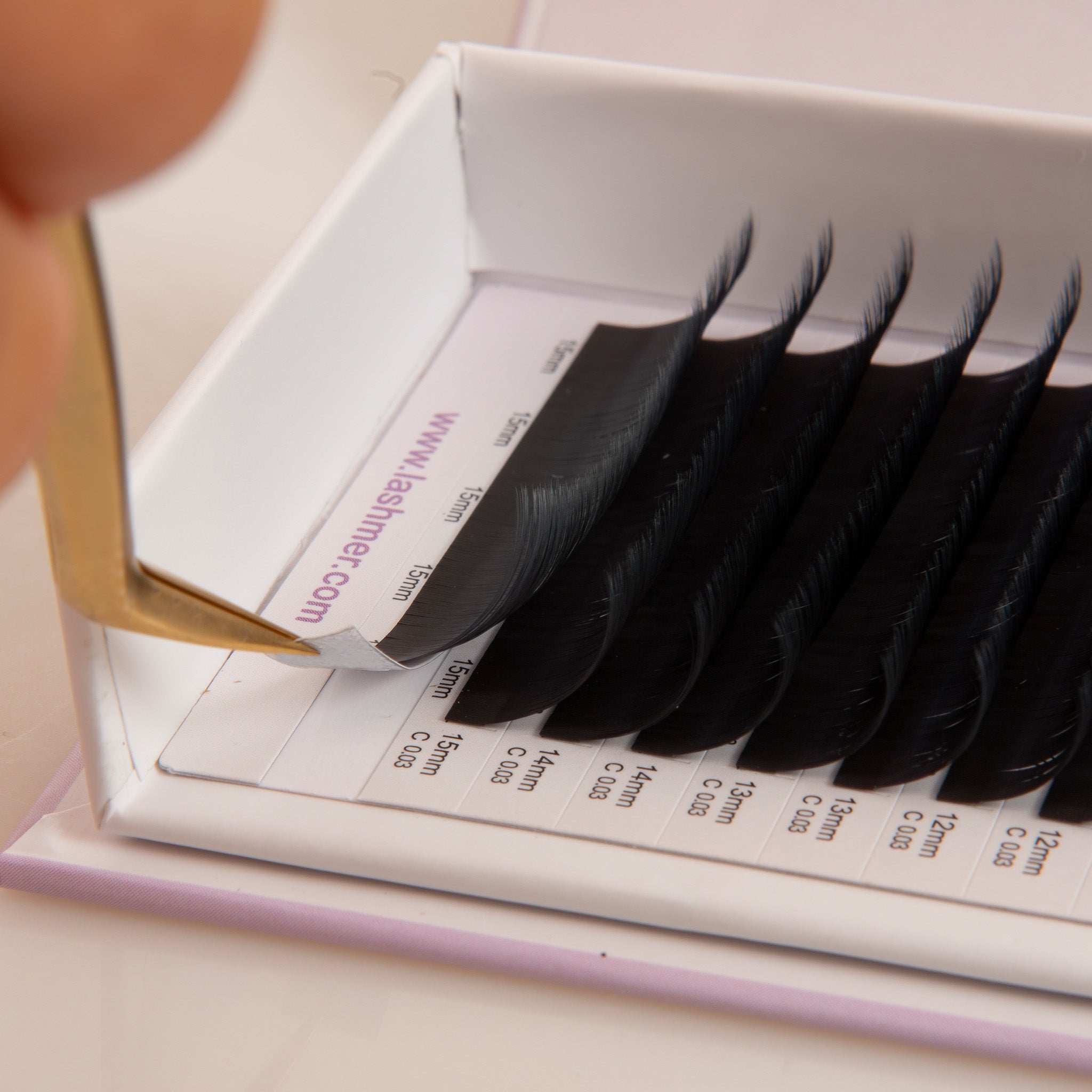 Matt Black Volume Lashes D Curl (0.03/0.05/0.07) 16 Lines - Lashmer