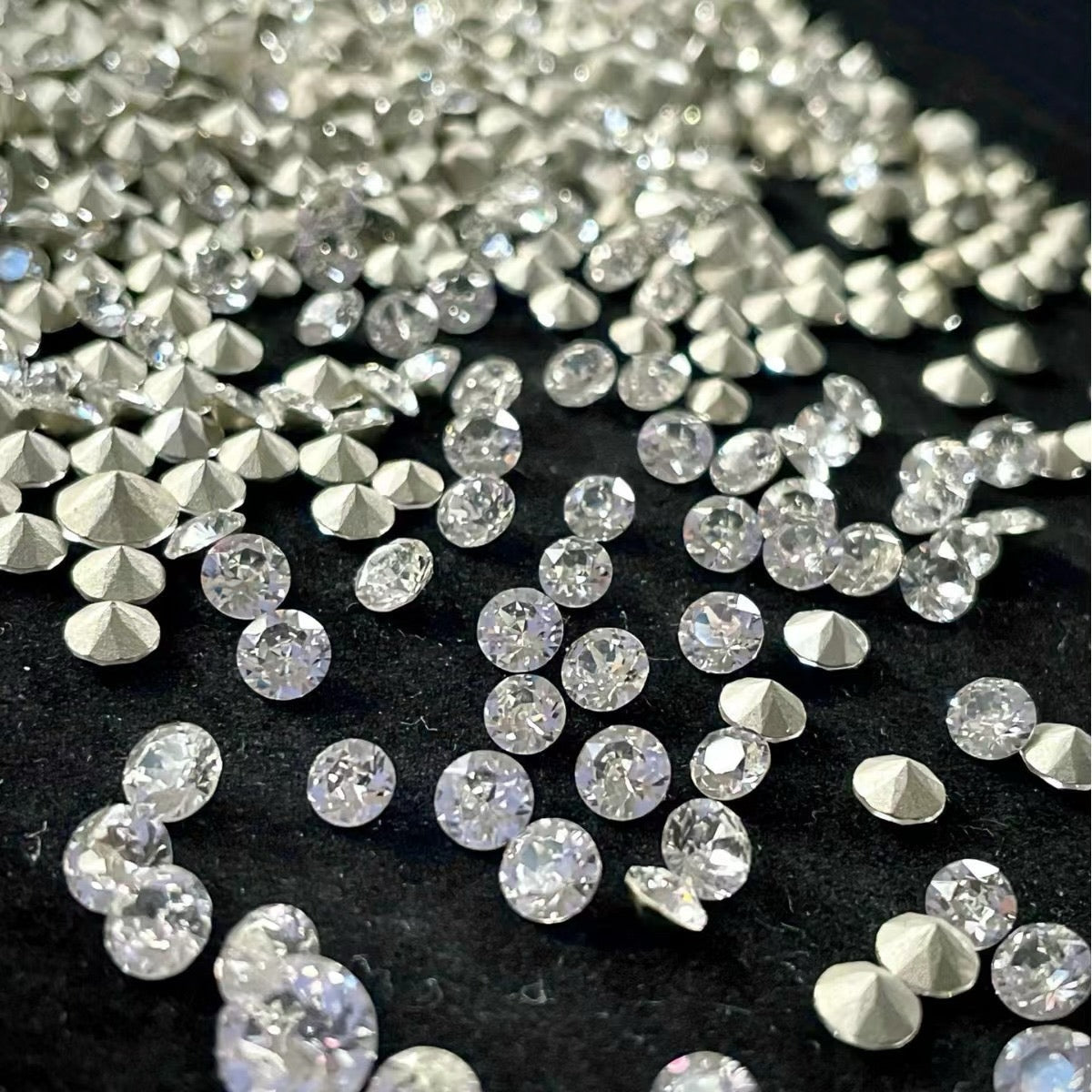 Super Shinny Pointy Base Round Crystals (100pcs/pack) - Lashmer